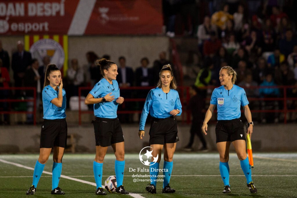 Galería del encuentro entre Levante Las Planas - FC Barcelona