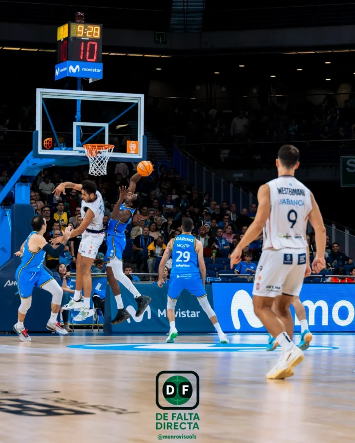 Estudiantes - Obradoiro con el resultado de 77 a 79