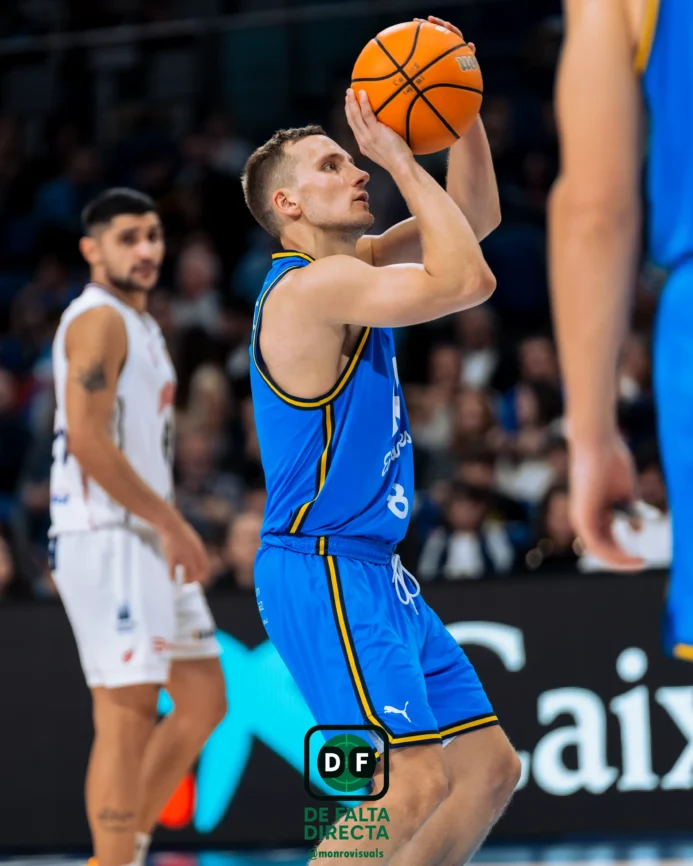 Estudiantes - Obradoiro con el resultado de 77 a 79