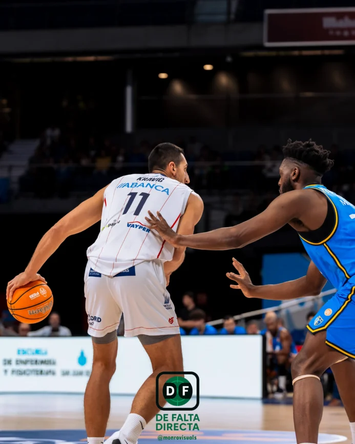 Estudiantes - Obradoiro con el resultado de 77 a 79