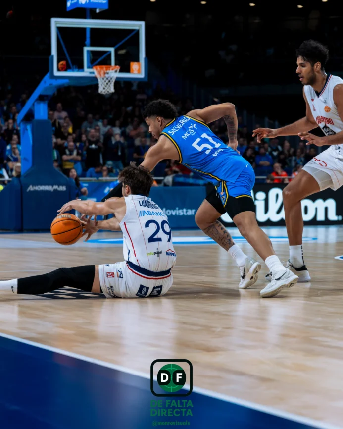 Estudiantes - Obradoiro con el resultado de 77 a 79