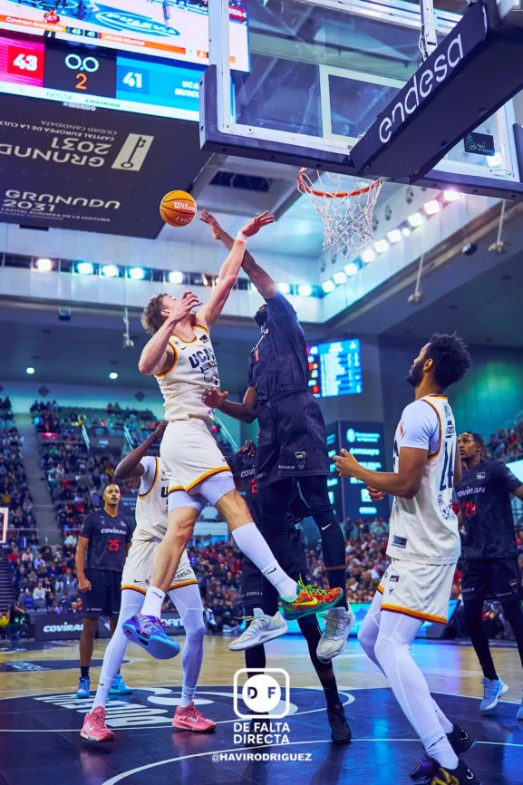 Coviran Granada 79 - 86 UCAM Murcia