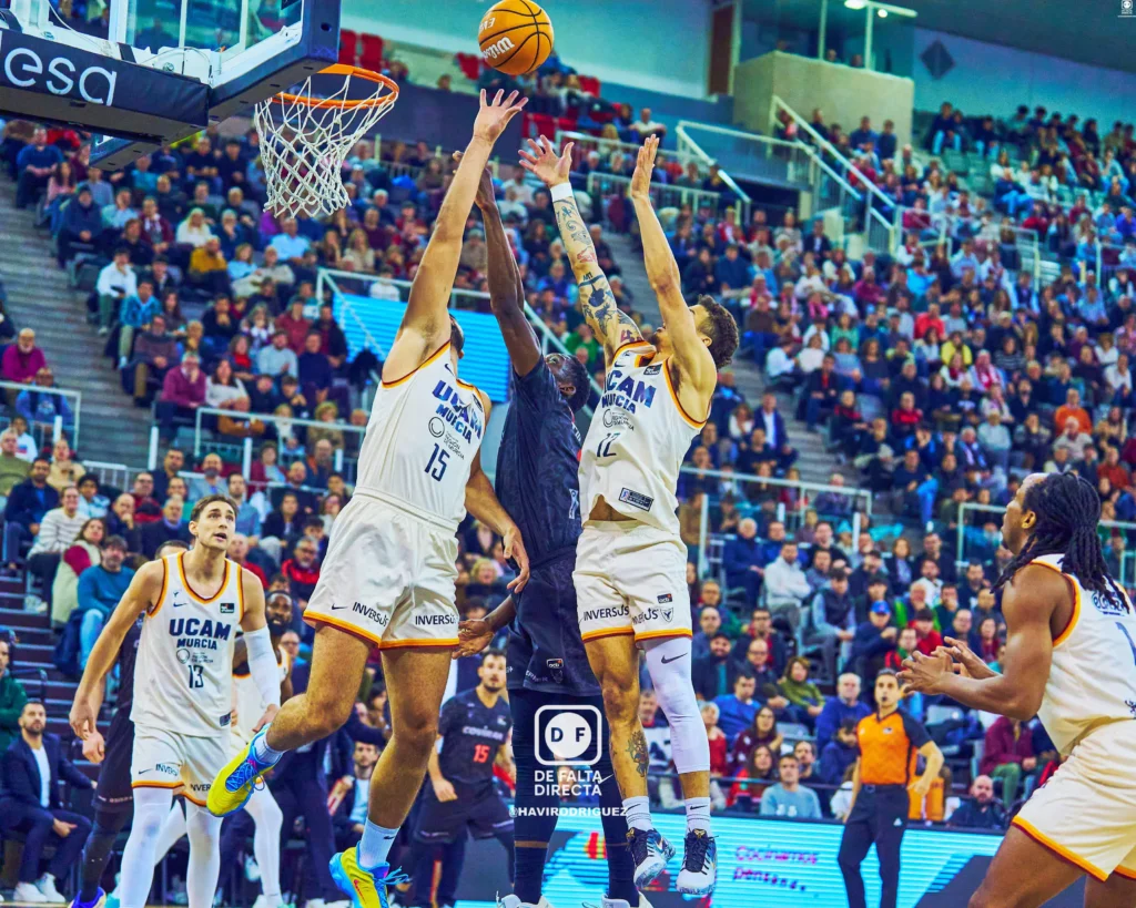 Coviran Granada 79 - 86 UCAM Murcia